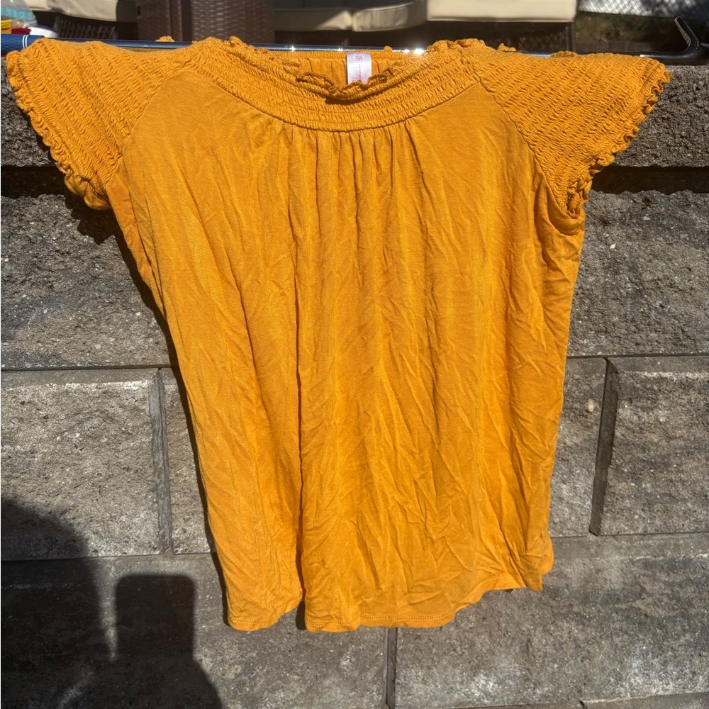 Blouse with option for shoulder sleeves